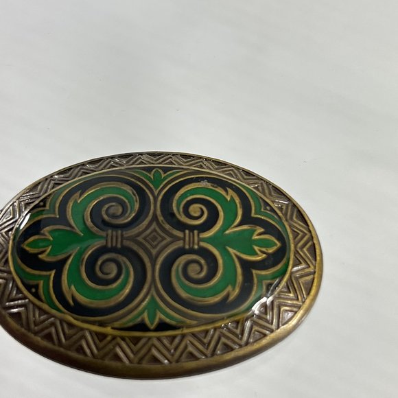 Metal Ornate Brooch Pin Green Enamel Fleur de lis Celtic Oval 1.75" X 1.375" - Picture 3 of 6